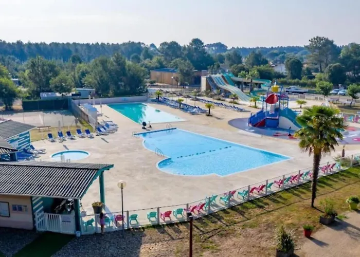 Кемпинг Mh 538 Equipe Et Confort 2ch 1sdb Dans 4 Etoiles Сен-Жюльен-ан-Борн